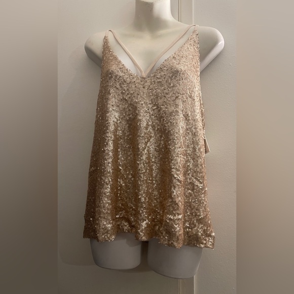 🚨New LOST + WANDER Gold sparkling, chic Sequin Top - Picture 3 of 4